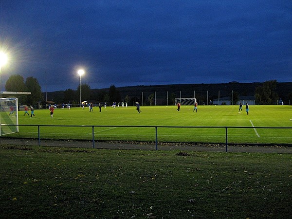 Sportplatz an der B80 - Stadion in Seegebiet Mansfelder Land-Lüttchendorf