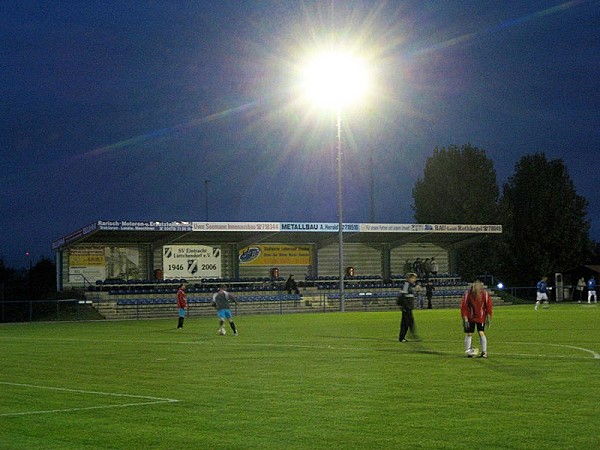 Sportplatz an der B80 - Stadion in Seegebiet Mansfelder Land-Lüttchendorf