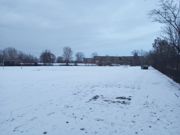 Sportplatz am Bürgerhaus - Brandenburg/Havel-Hohenstücken