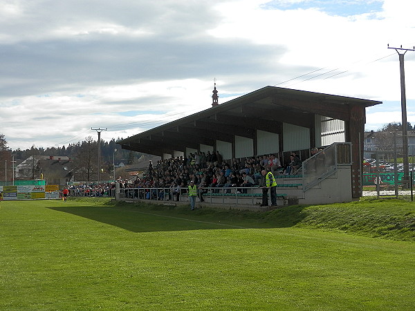 Sportplatz Heiligenkreuz - Stadion in Heiligenkreuz am Waasen