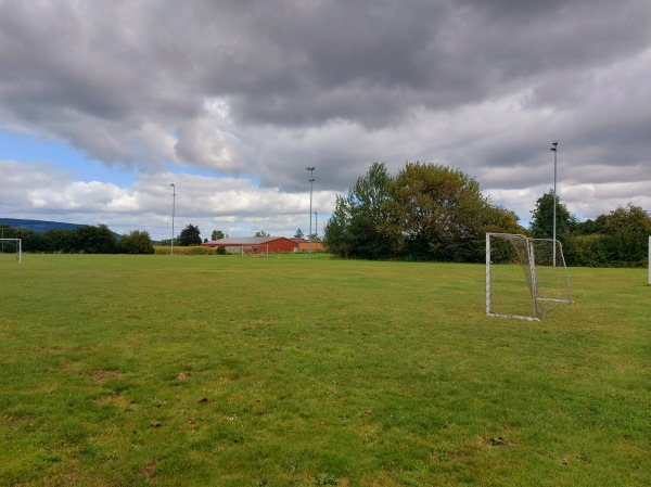 Sportplatz an der Autobahn - Auetal-Rehren