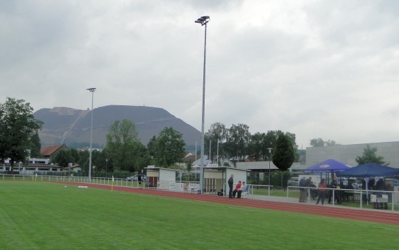 Sportplatz hinter der Schlossschule - Neuhof bei Fulda