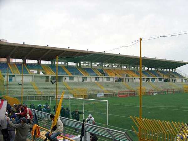 Stadio Romeo Menti (Castellammare di Stabia) - Stadion in Castellammare