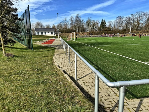 Sportplatz im Felde - Nieheim-Eversen