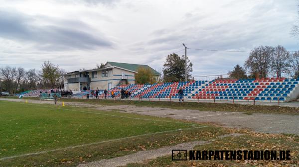 Stadionul Orășenesc - Edineț