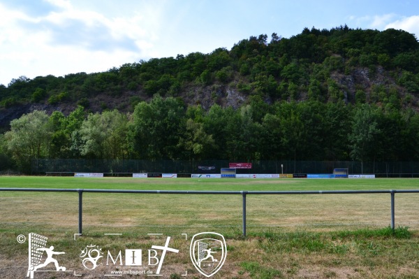 Sportplatz am Nahestrand - Idar-Oberstein-Fischbach