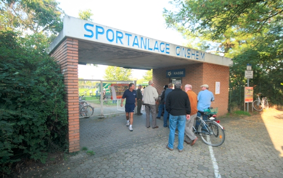 Sportplatz in der Ortsmitte - Ginsheim-Gustavsburg